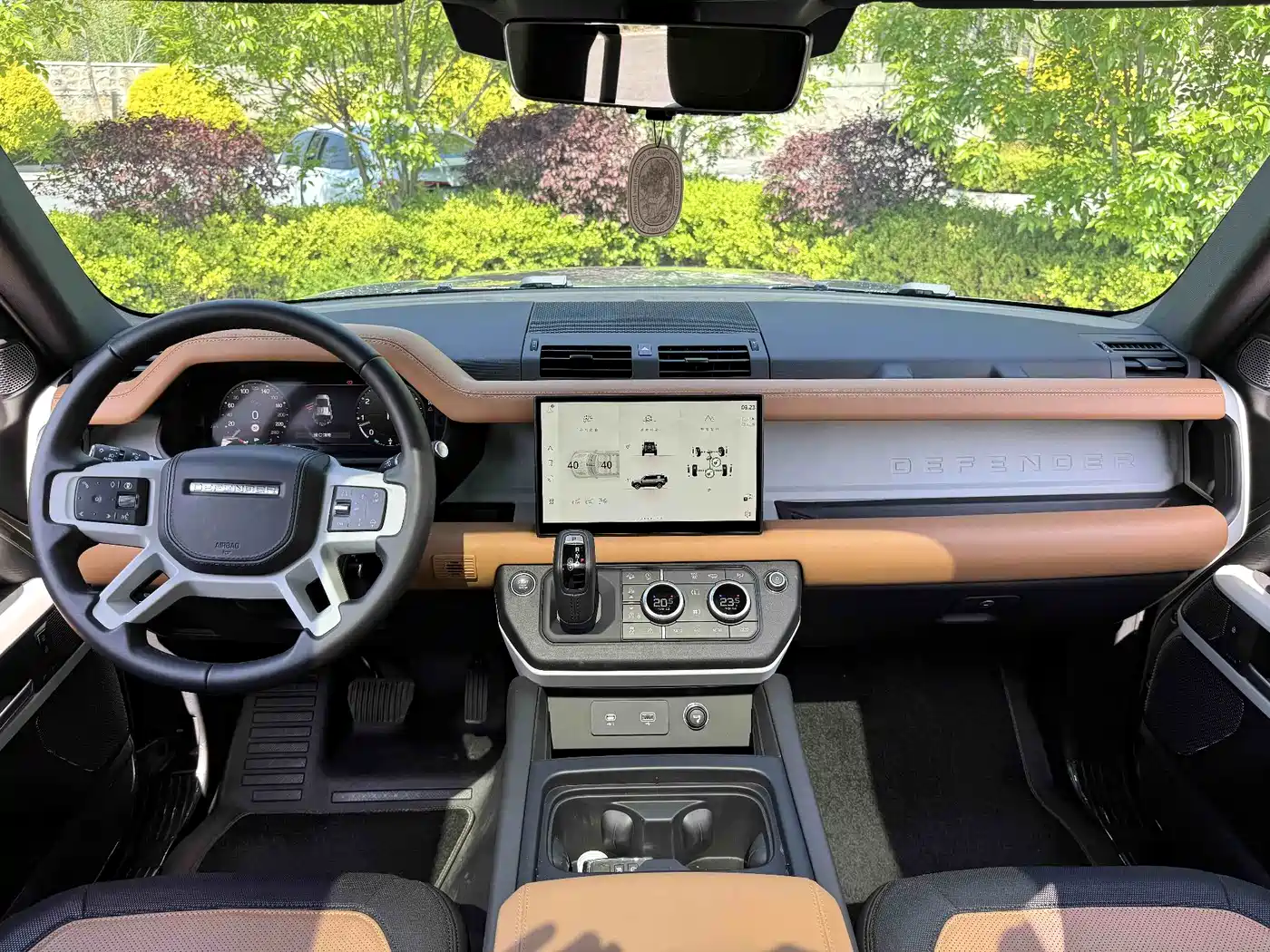 Land Rover Defender 2025 110 3.0T P400 -Dynamic HSE фото 12