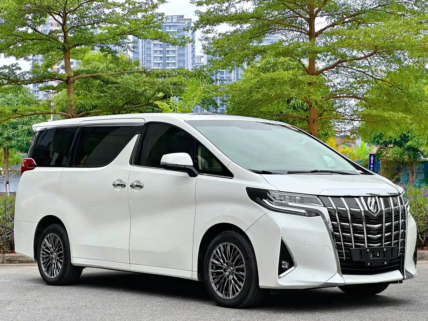 Toyota Alphard 2015 3.5L Premium Edition фото 3