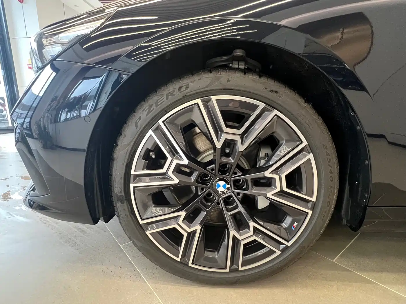 BMW 5 Series 2025 530Li Premium M Sport Package фото 4
