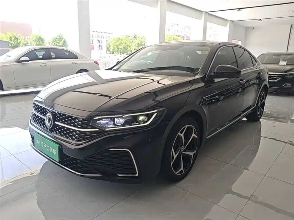 Volkswagen Passat 2023 330TSI Starlight Luxury Edition