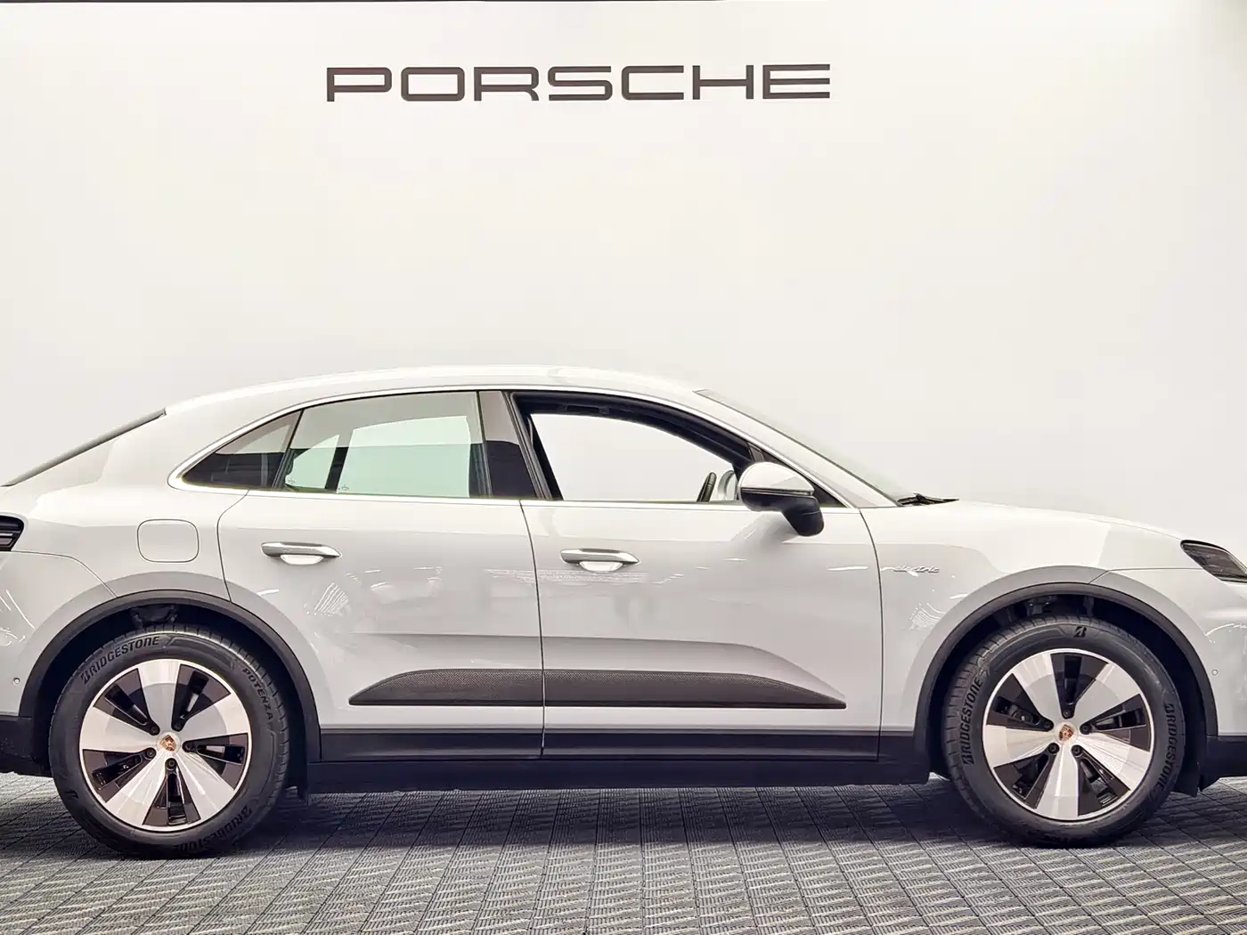 Porsche Macan EV 2024 Macan 4 фото 3