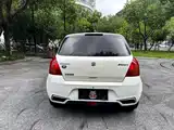 Фото 4 - Suzuki Swift