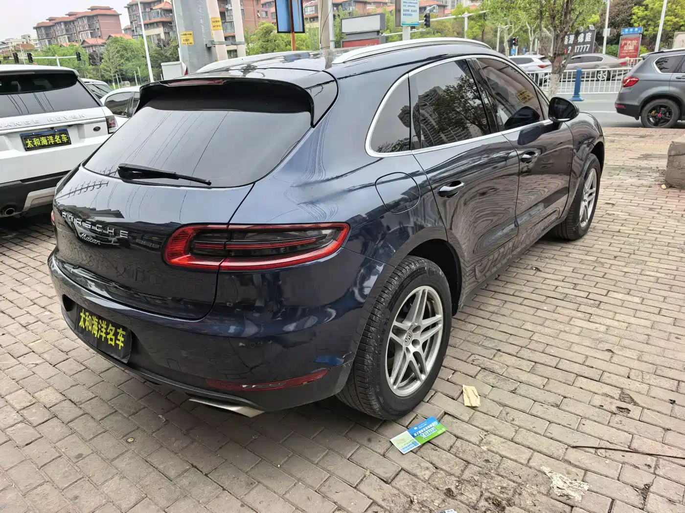 PORSCHE MACAN