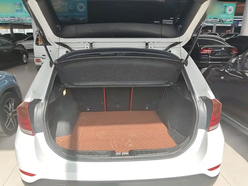 BMW X1 2014 sDrive18i Fashion Edition фото 19