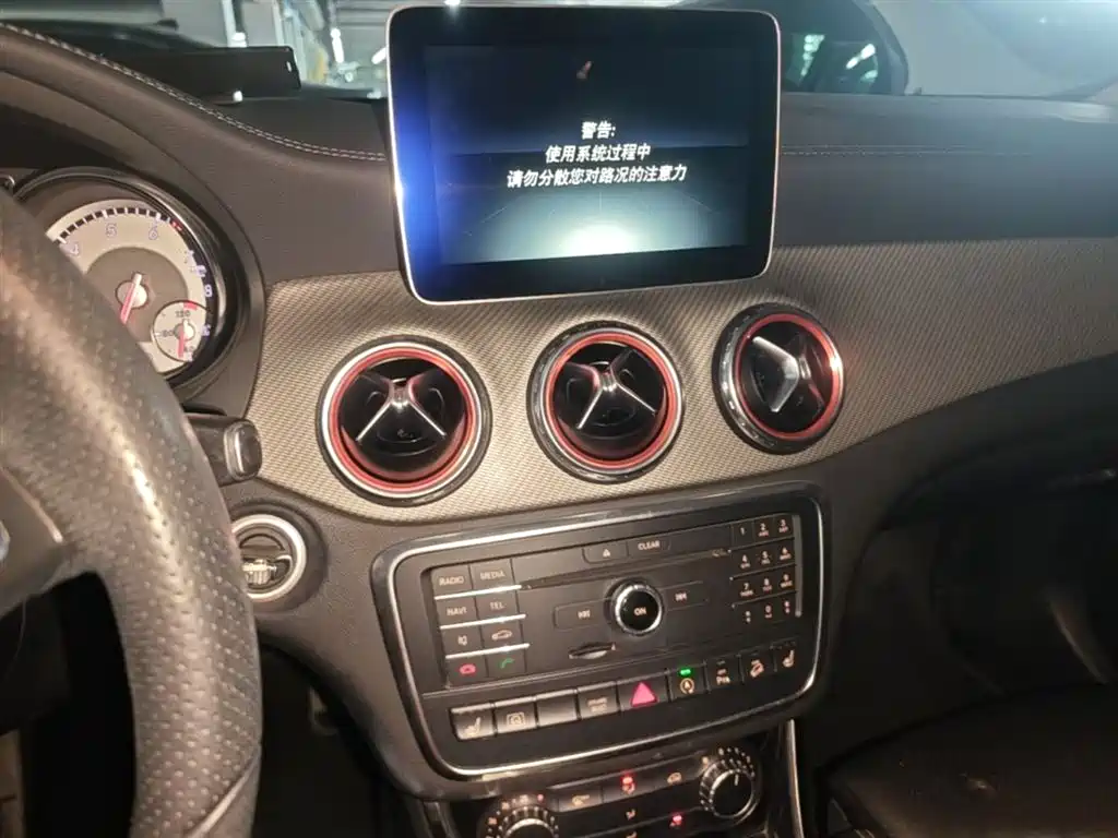 Mercedes-Benz GLA 2016 GLA 220 4MATIC Fashion фото 13