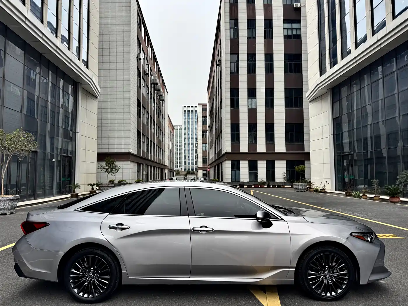 Toyota Avalon 2019 2.0L XLE Premium Edition (China VI) фото 8