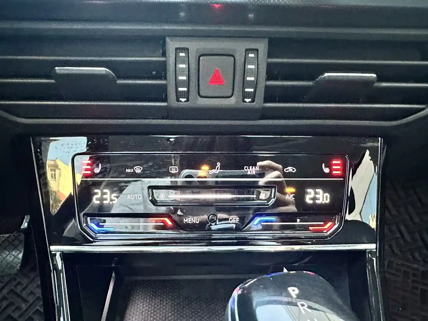 Volkswagen Passat 2022 280TSI Elite Edition фото 9
