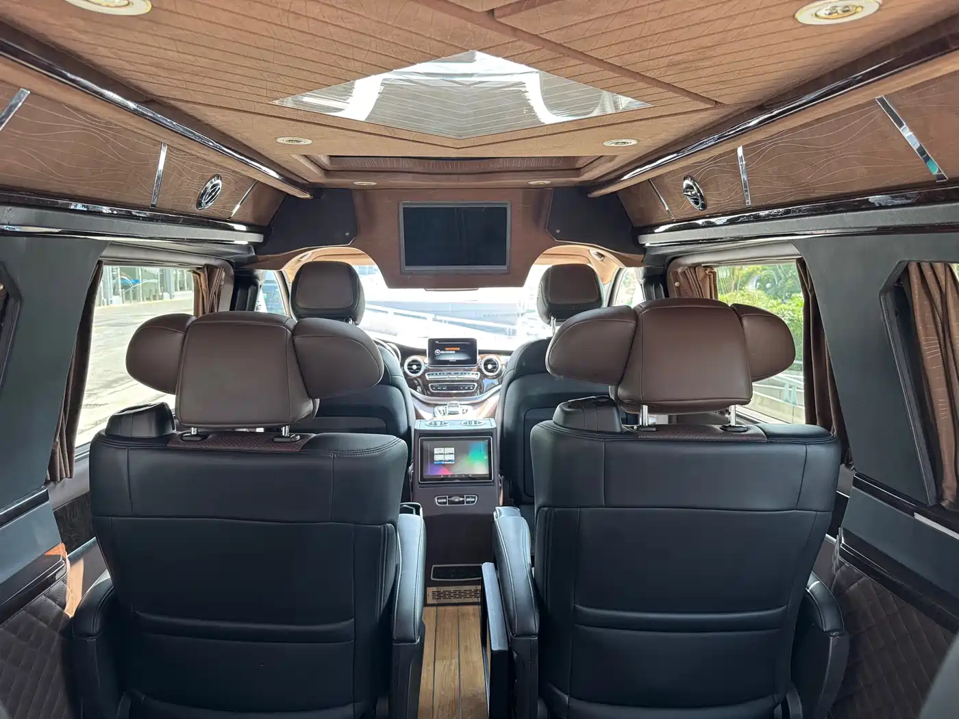 Mercedes-Benz V-Class 2017 Model V 260 L Premium Extended Edition фото 6