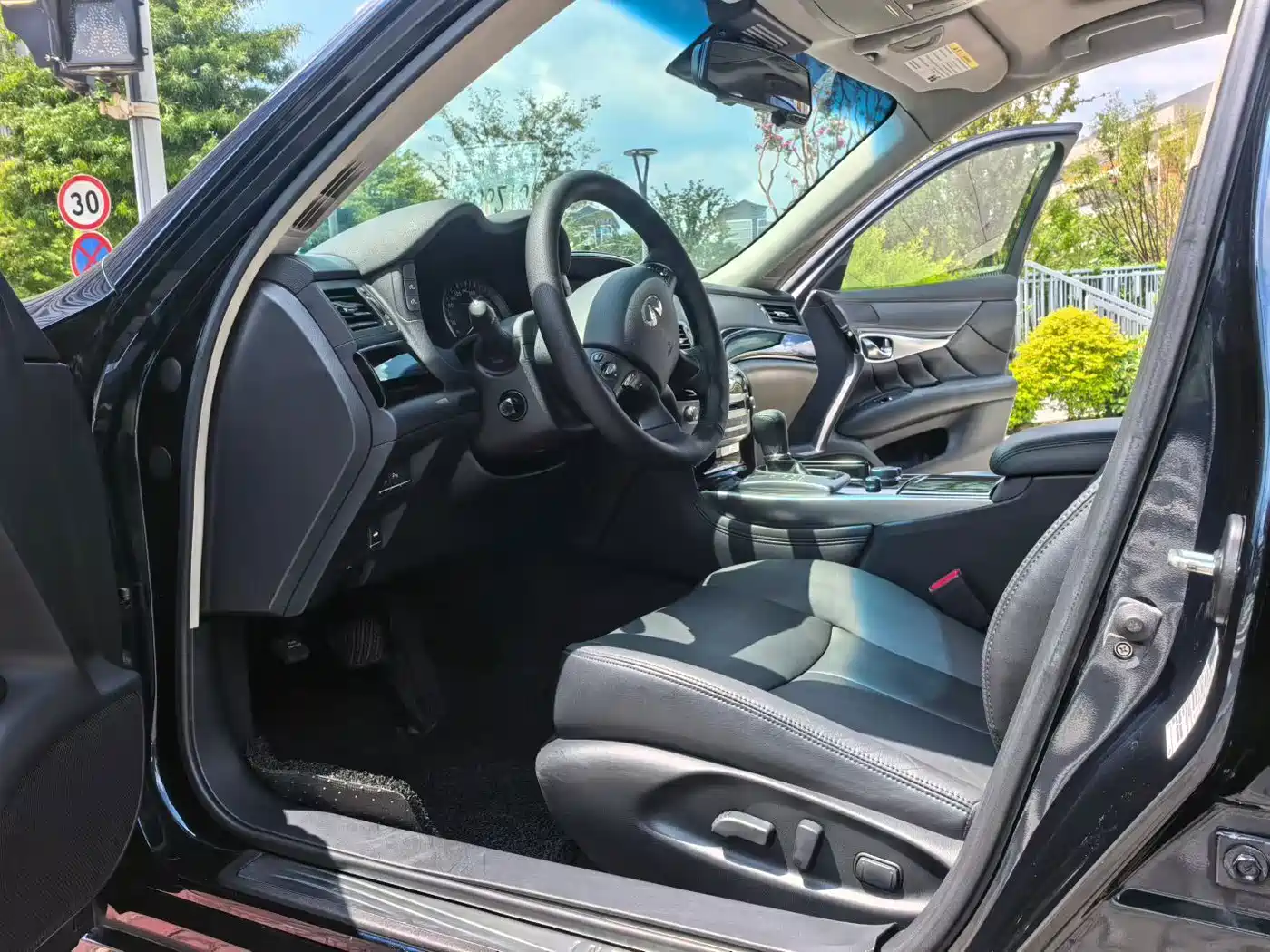 Фото 4 - Infiniti Q70