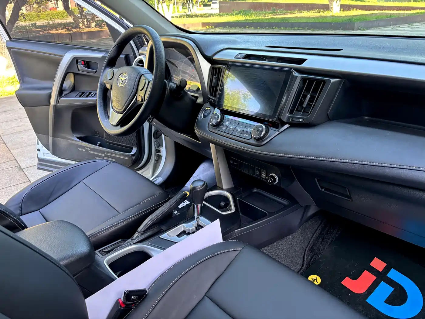 Toyota RAV4 Rongfang 2016 2.0L CVT 2WD Trend (China V) фото 17