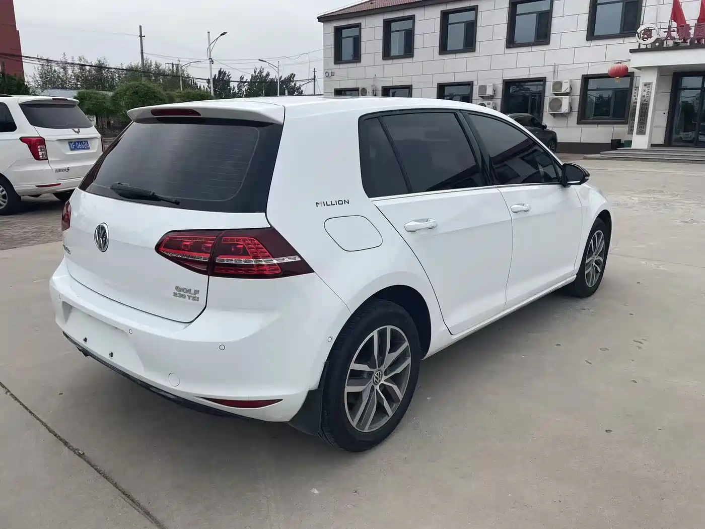 Volkswagen Golf 2017 230TSI Auto Luxury Millionth Anniversary Edition фото 5