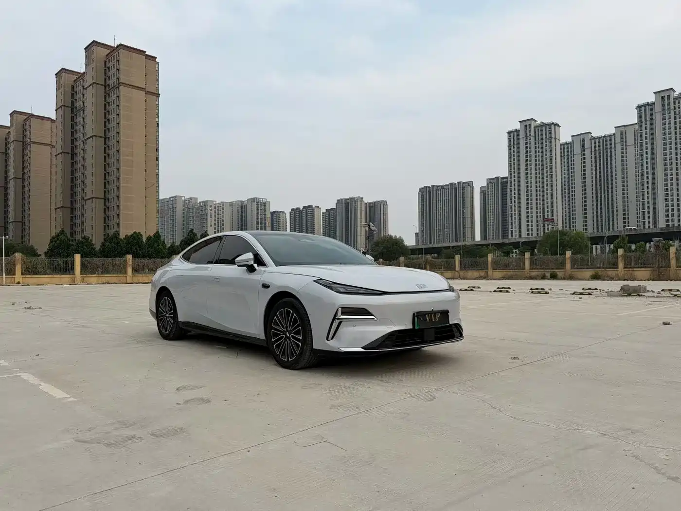 Geely Galaxy Galaxy Xingyao 8 2025 130km EM-i Premium Edition фото 3