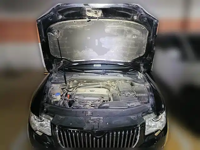 Škoda Superb 2012 1.8TSI Automatic Noble Elegance Edition — фото 3