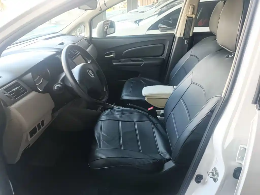 Venucia R50 2016 2016 Model 1.6L Automatic Elite Edition