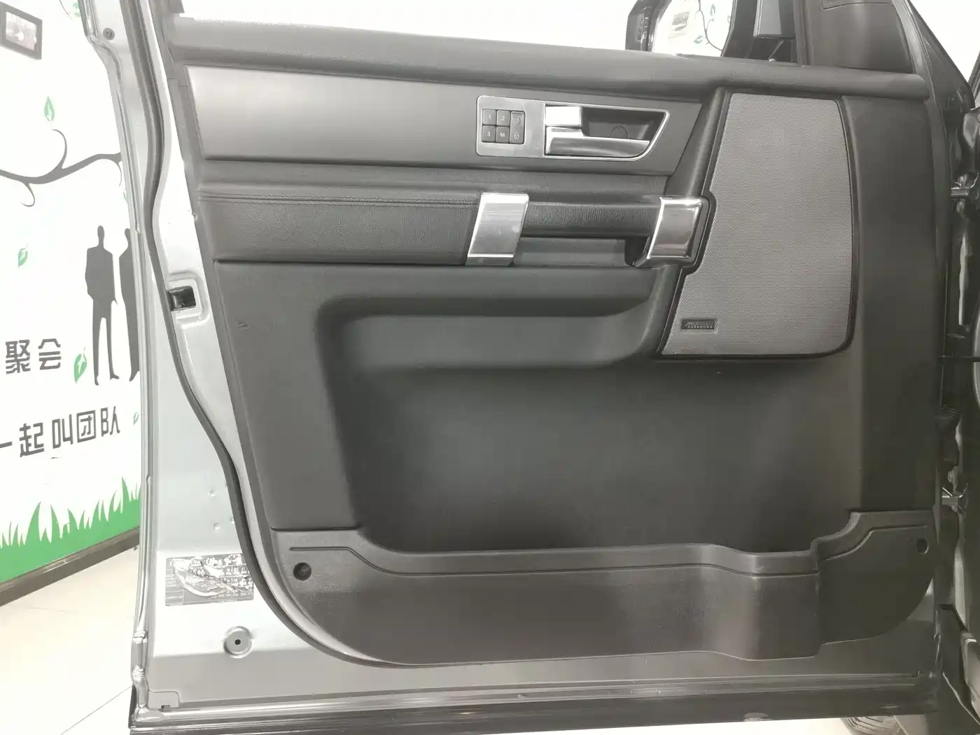 Land Rover Discovery 2016 3.0 SC V6 HSE фото 5