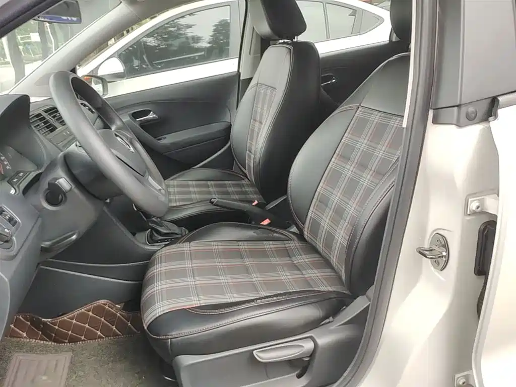 Volkswagen Polo 2016 1.4L Automatic Trend фото 15