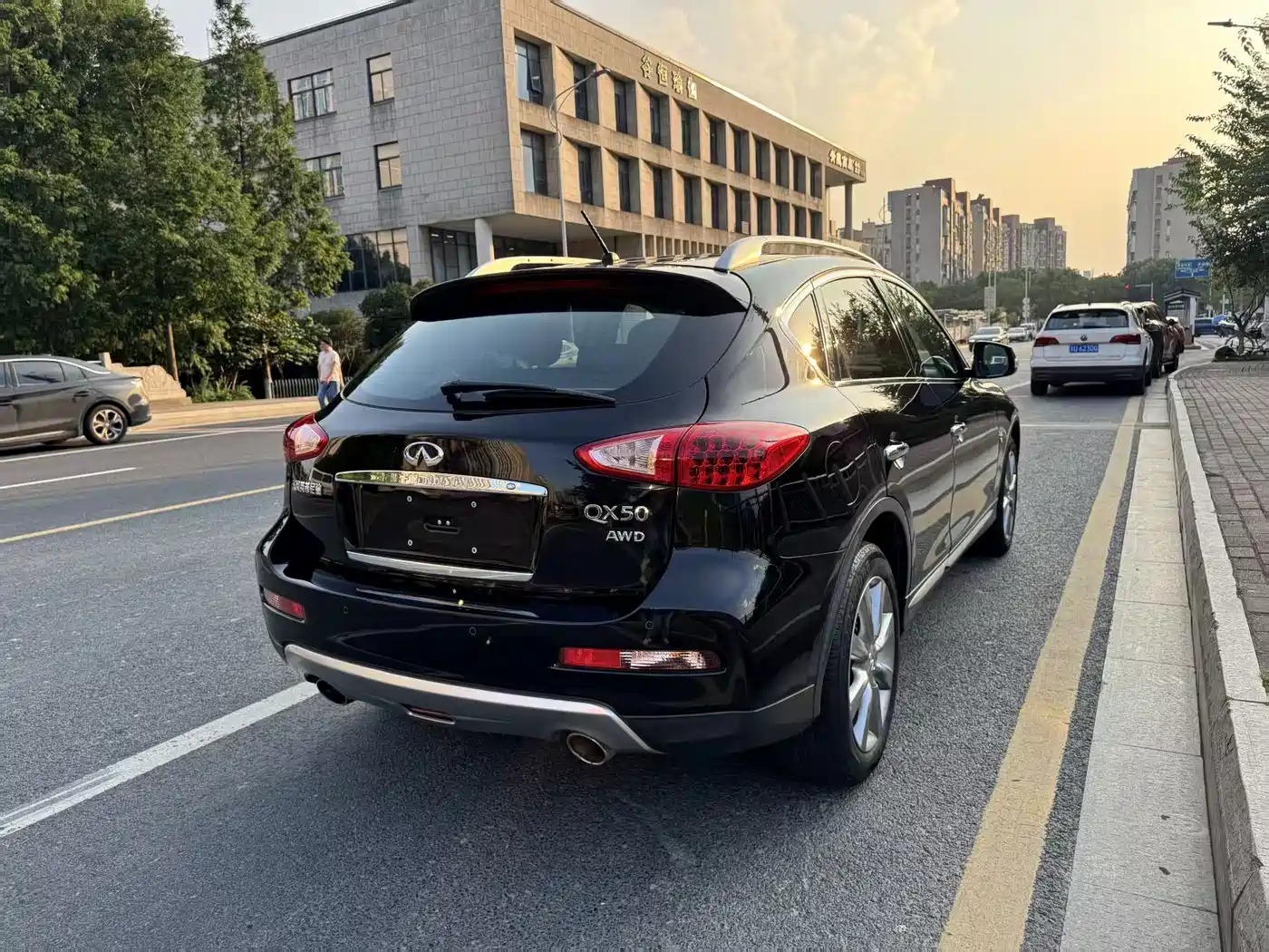 Infiniti QX50 2017 2015 2.5L Enjoyment Edition