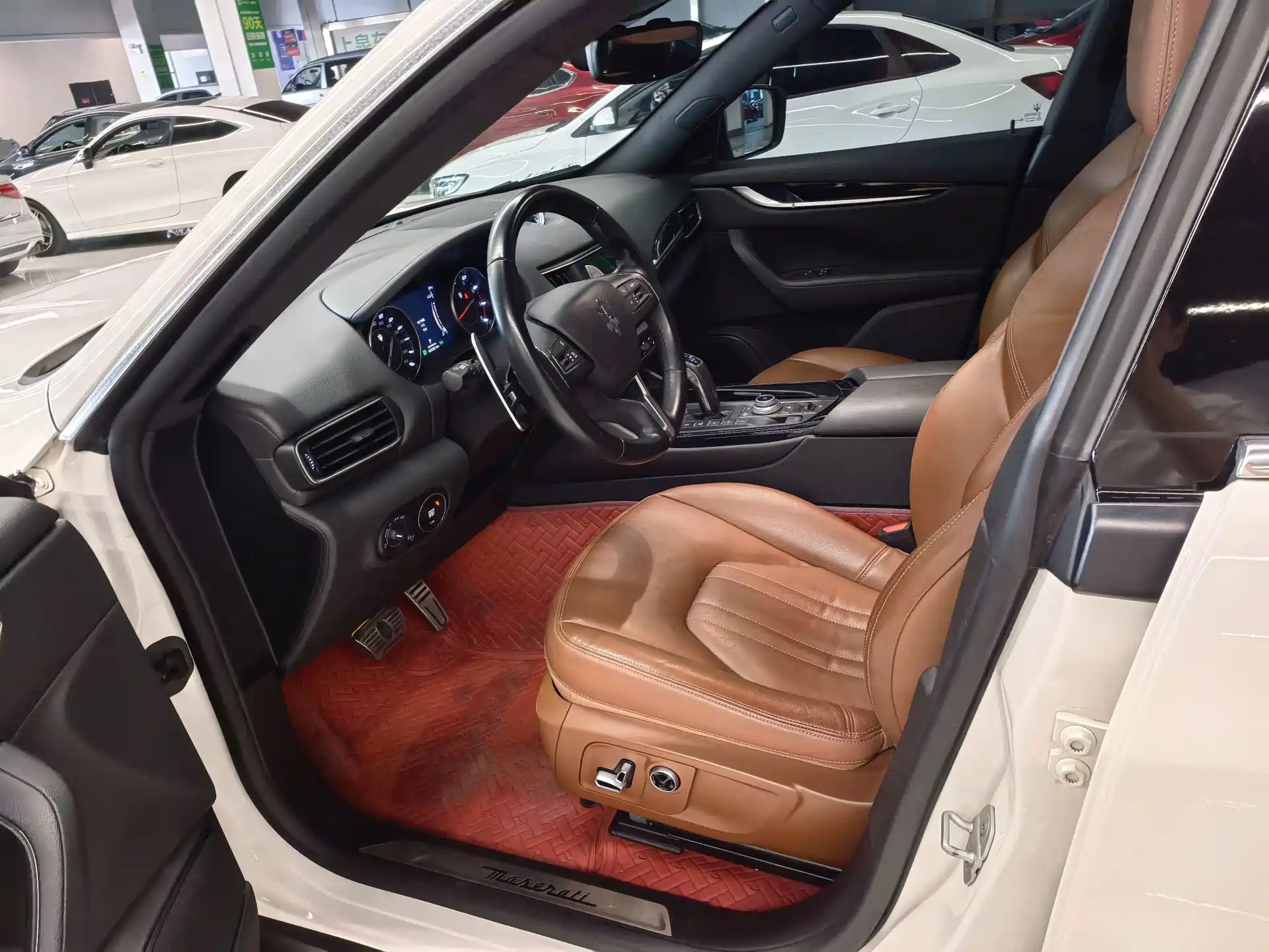 Photo 7 - Maserati Levante