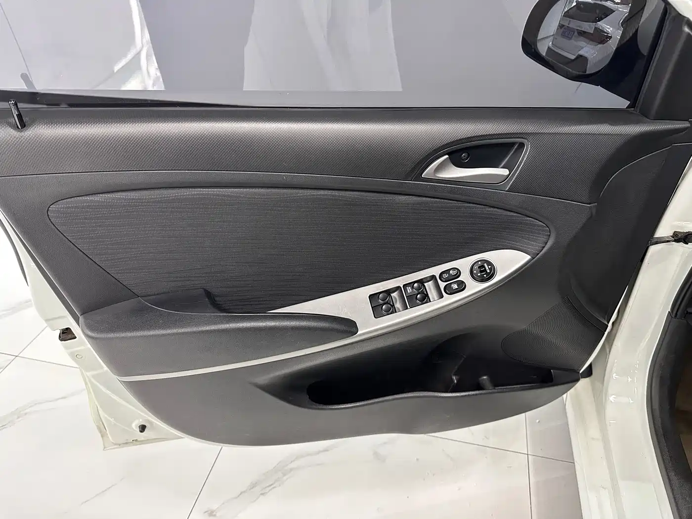 Hyundai Reina 2014 Model 1.4L Automatic GLX фото 4