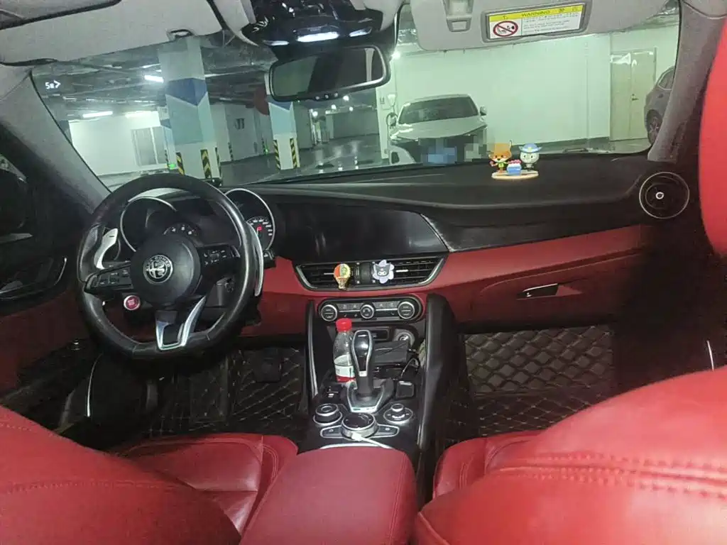 Alfa Romeo Giulia 2021 2020 2.0T 280HP Luxury Edition