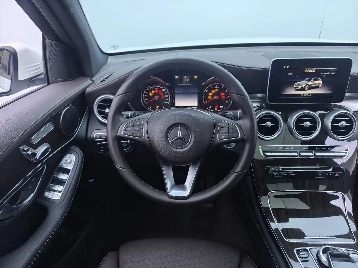 Mercedes-Benz GLC 2019 GLC 260 L 4MATIC Luxury фото 12