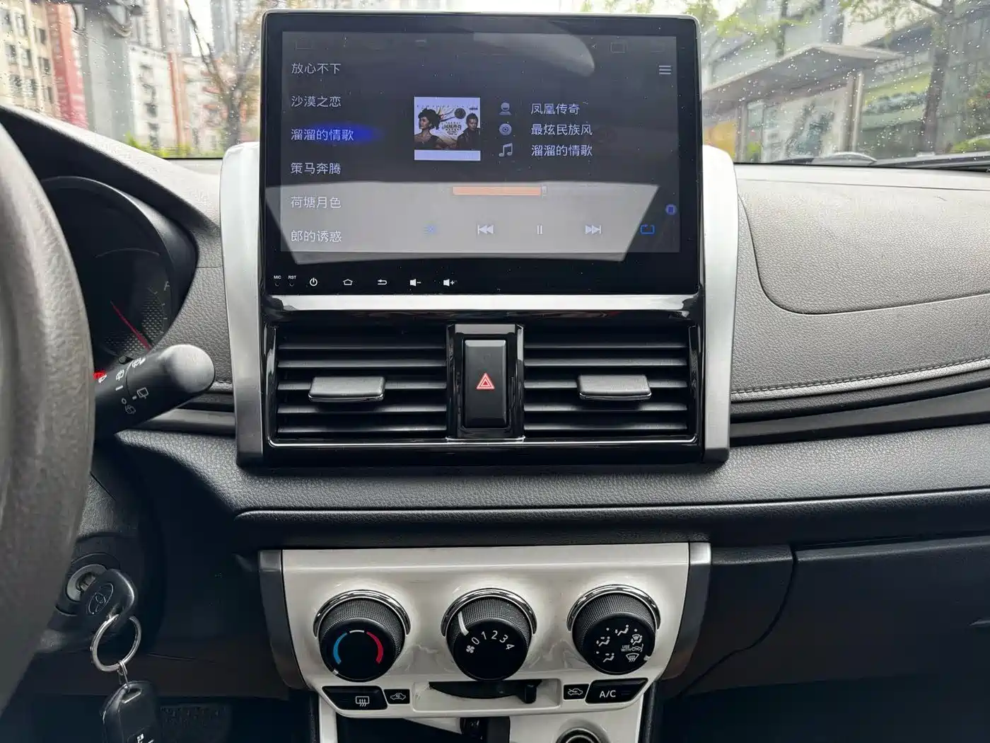 Toyota YARiS L Zhi Xuan 2015 1.5G Auto Sunroof Special Edition фото 16