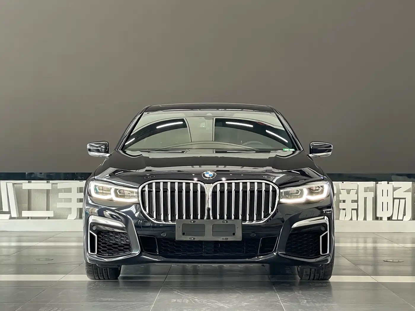 BMW 7 Series 2019 740Li Leading M Sport Package фото 2