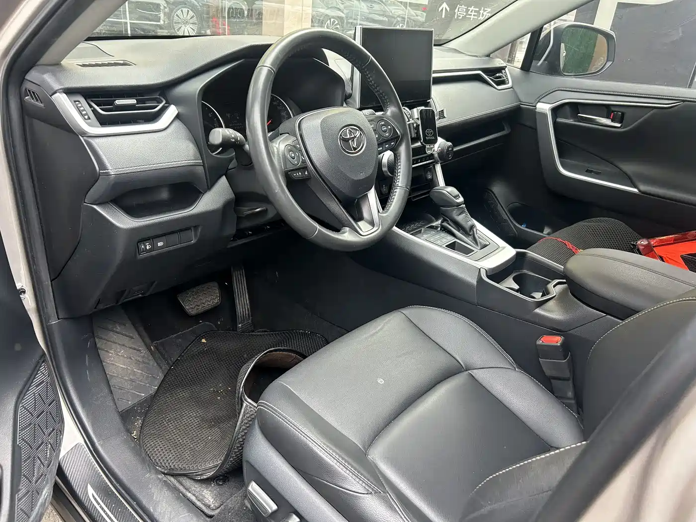Toyota Wildlander 2021 2.0L CVT 4WD Luxury Edition фото 13