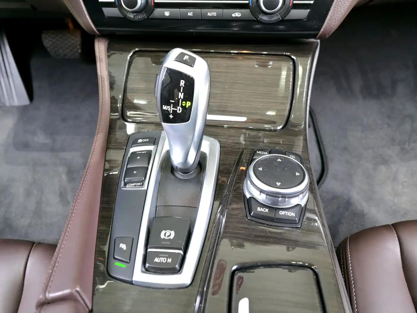 BMW 5 Series 2014 525Li Luxury Design Package фото 16