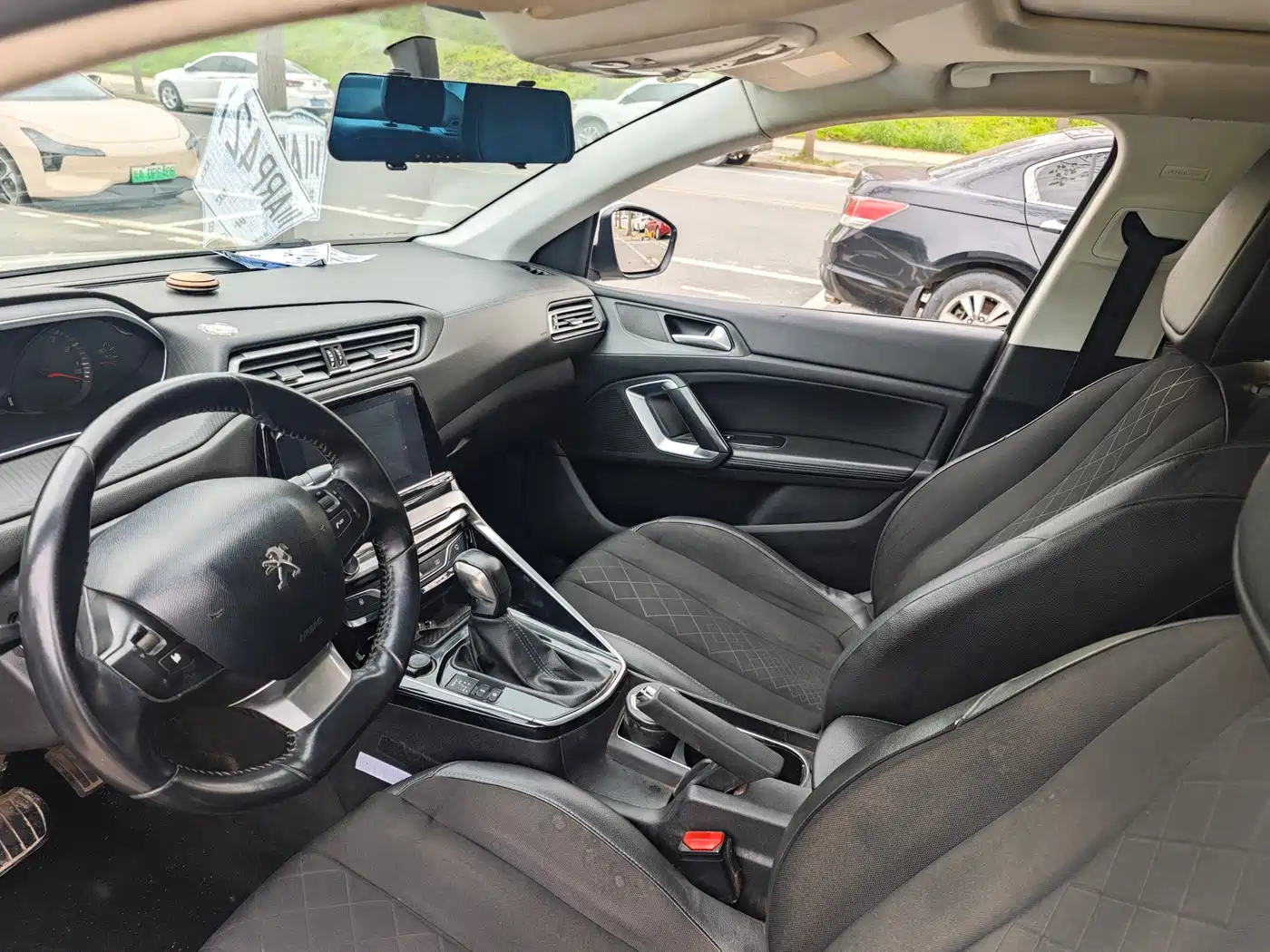 Peugeot 308 2016 1.6L Automatic Luxury фото 16