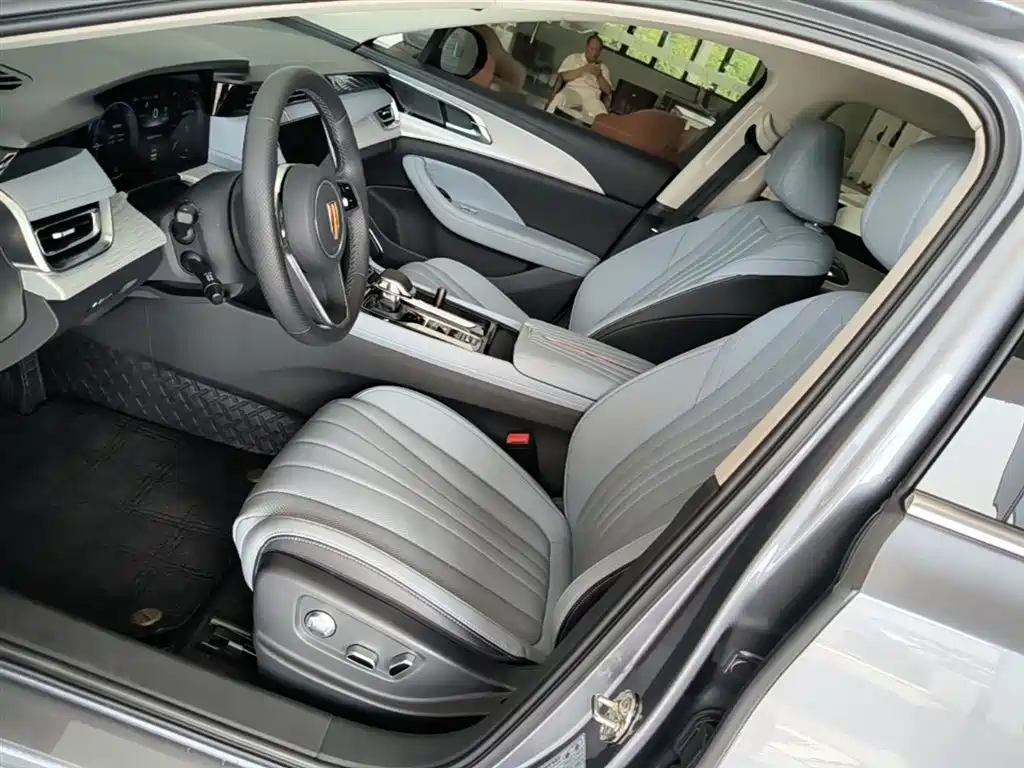 Hongqi H5 PHEV 2025 170 Super Hybrid Edition фото 15