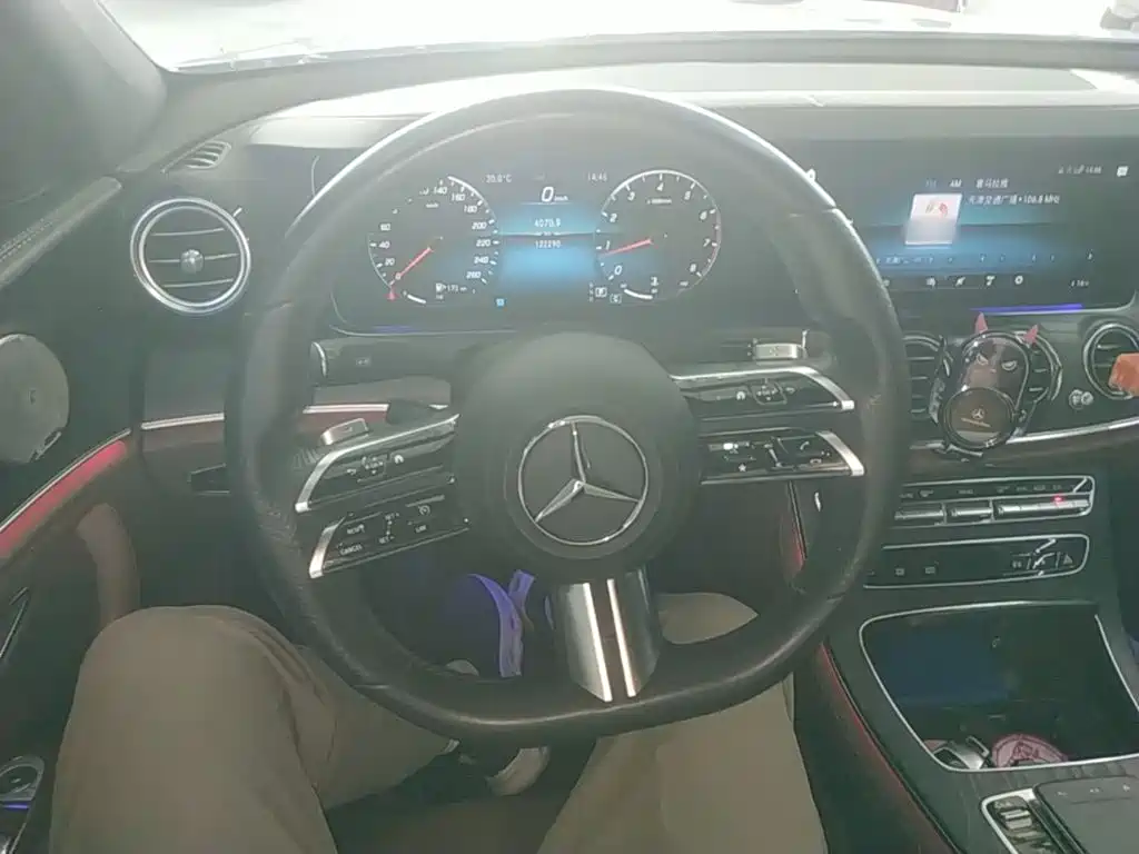 Photo 11 - Mercedes-Benz E-Class
