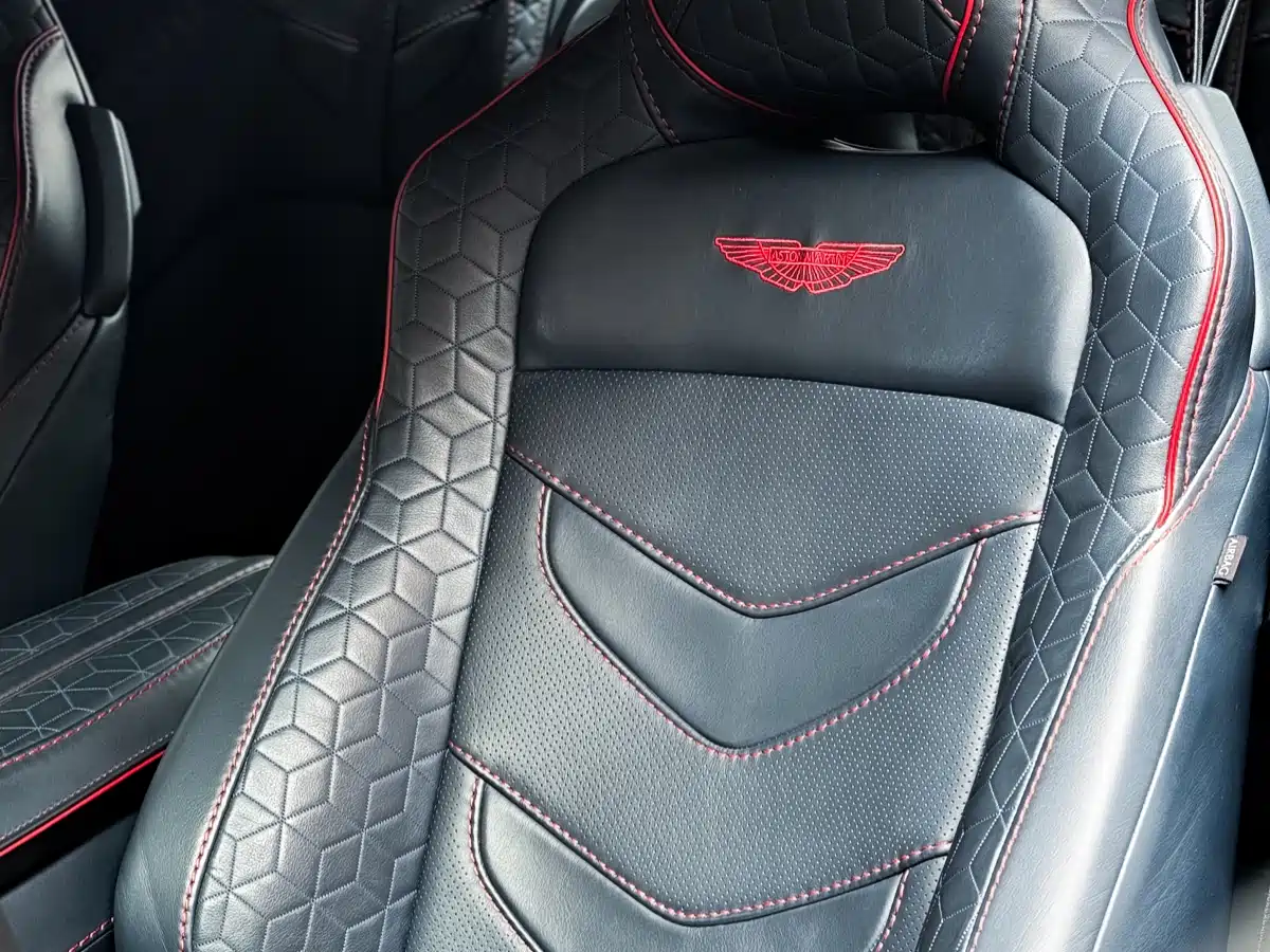 Aston Martin DBS 2019 DBS Superleggera V12 Coupe фото 17