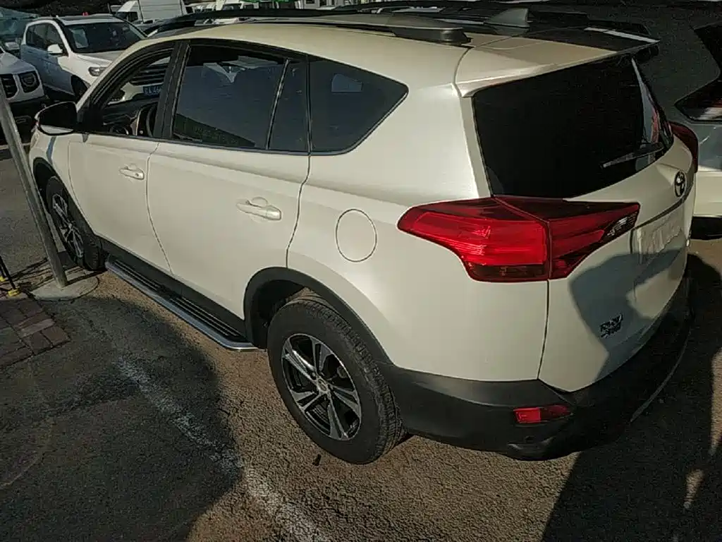 Toyota RAV4 Rongfang 2015 2.0L CVT 2WD Trend Edition фото 5