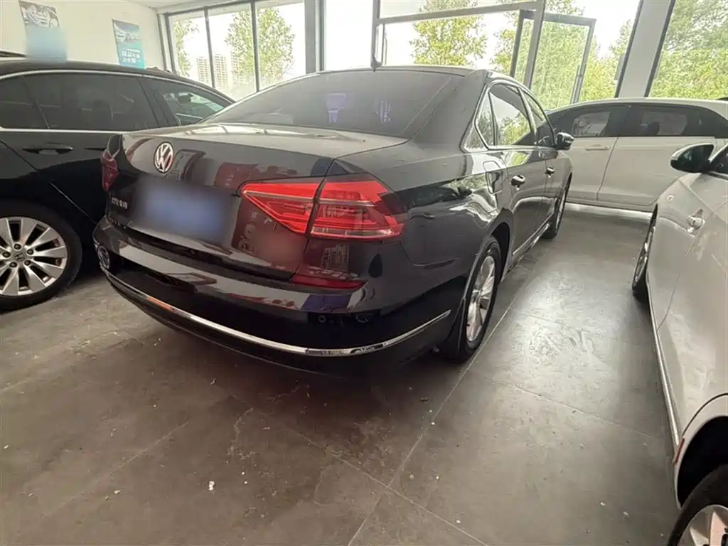 Volkswagen Passat 2017 280TSI DSG Elegance фото 9