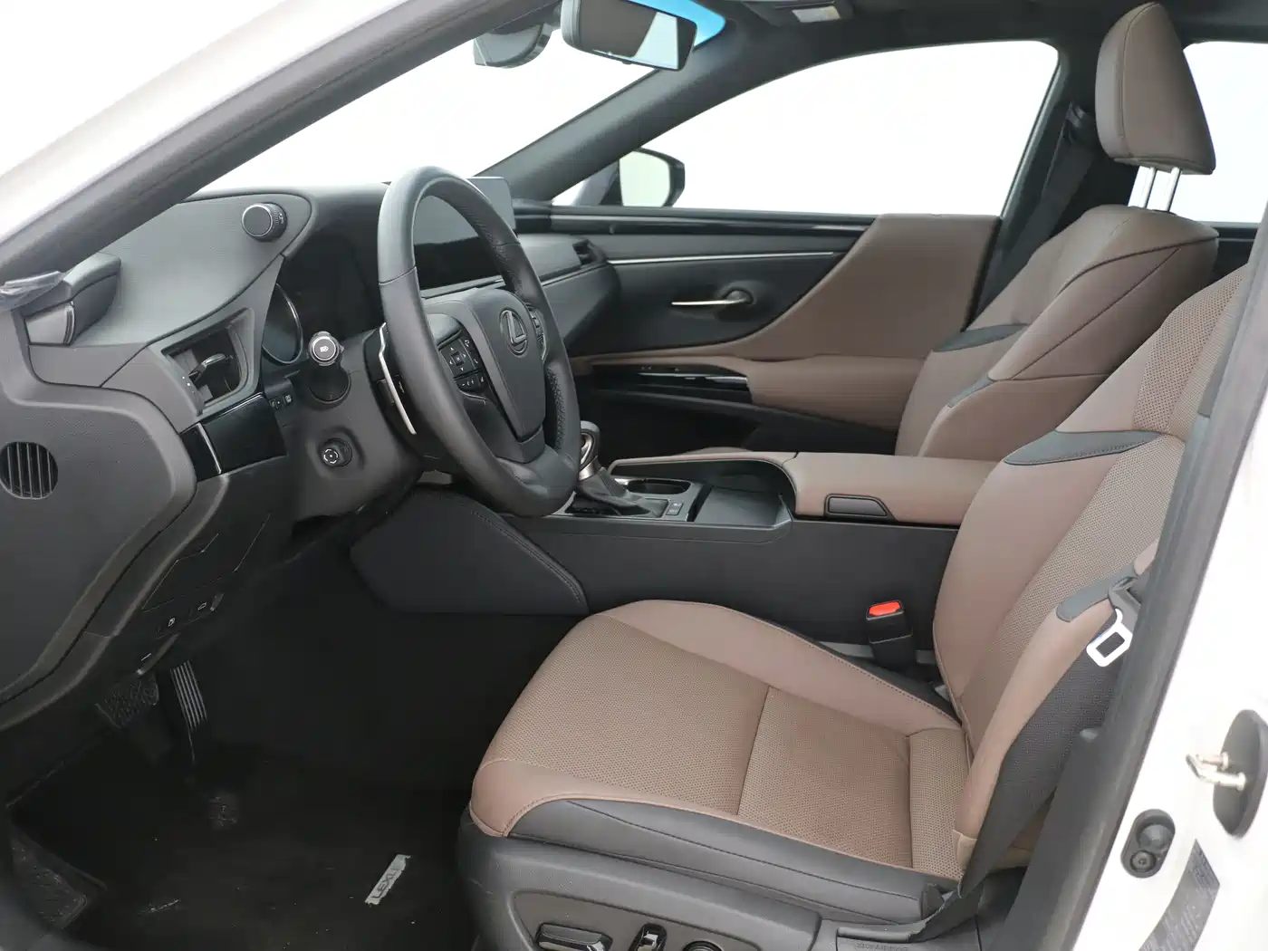 Lexus ES 2022 300h Ultimate Edition фото 6