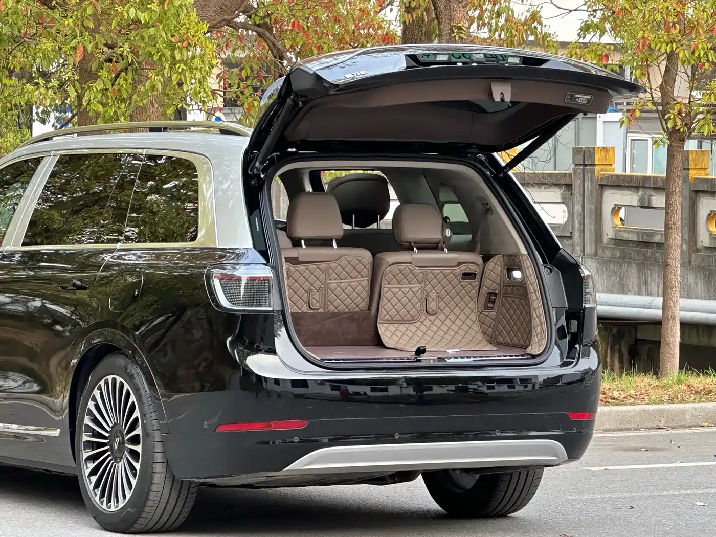AITO Wenjie AITO M9 2025 Extended Range Ultra 52kWh 6-Seater фото 5