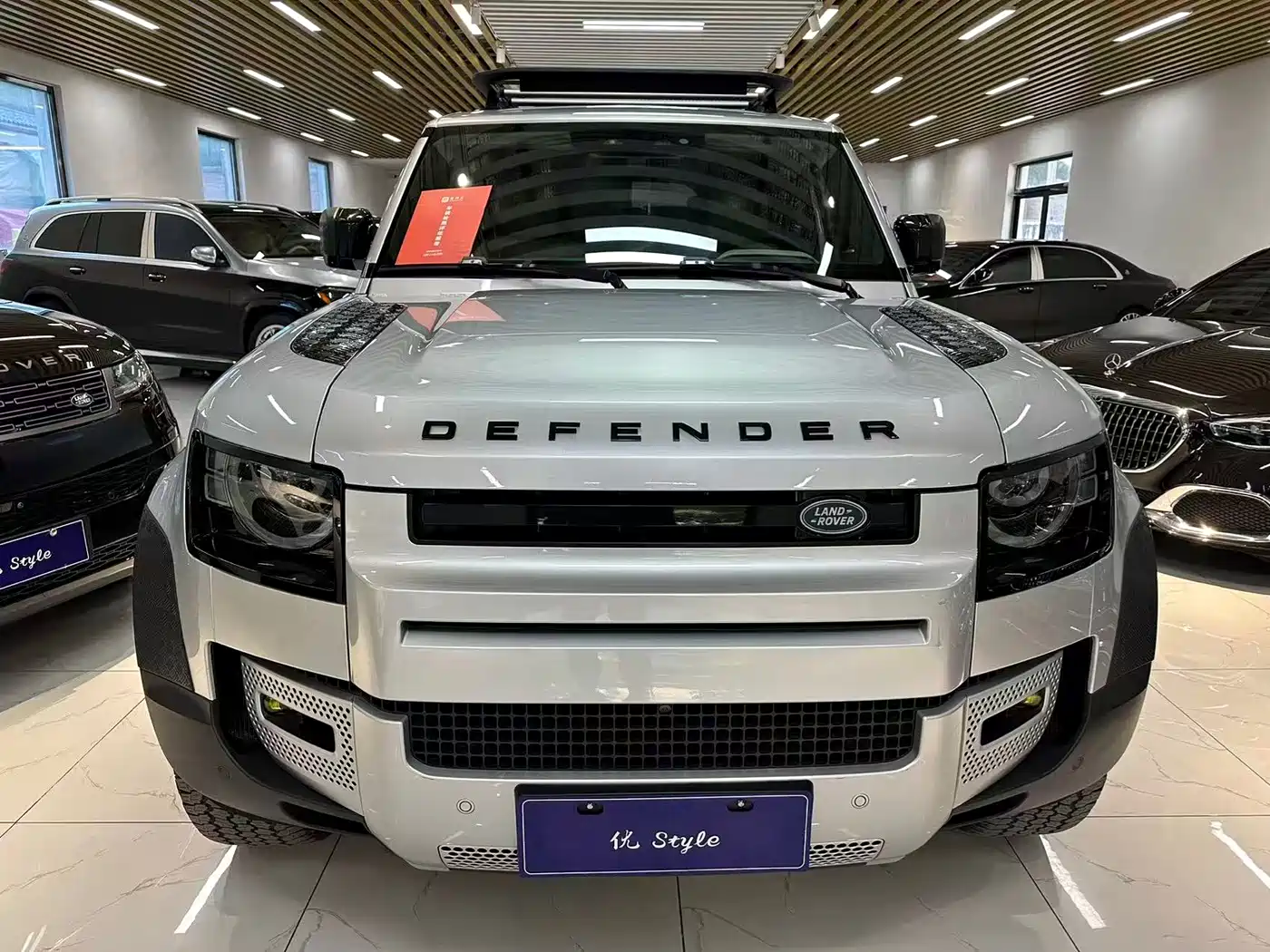 Land Rover Defender 2020 110 P400 Dark Special Edition фото 2