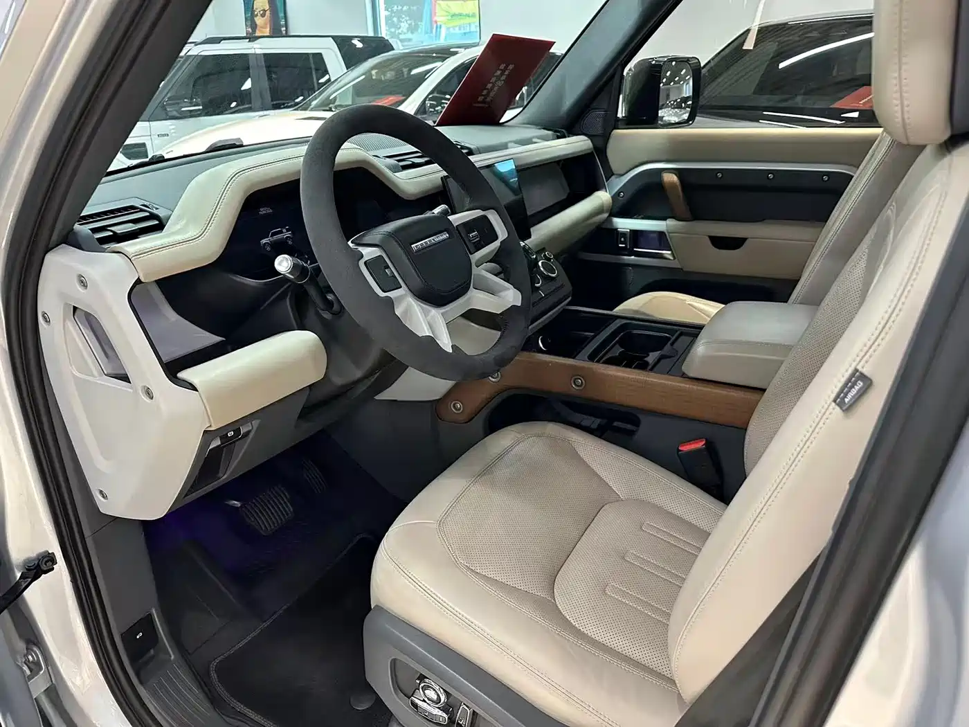 Land Rover Defender 2020 110 P400 Dark Special Edition фото 11