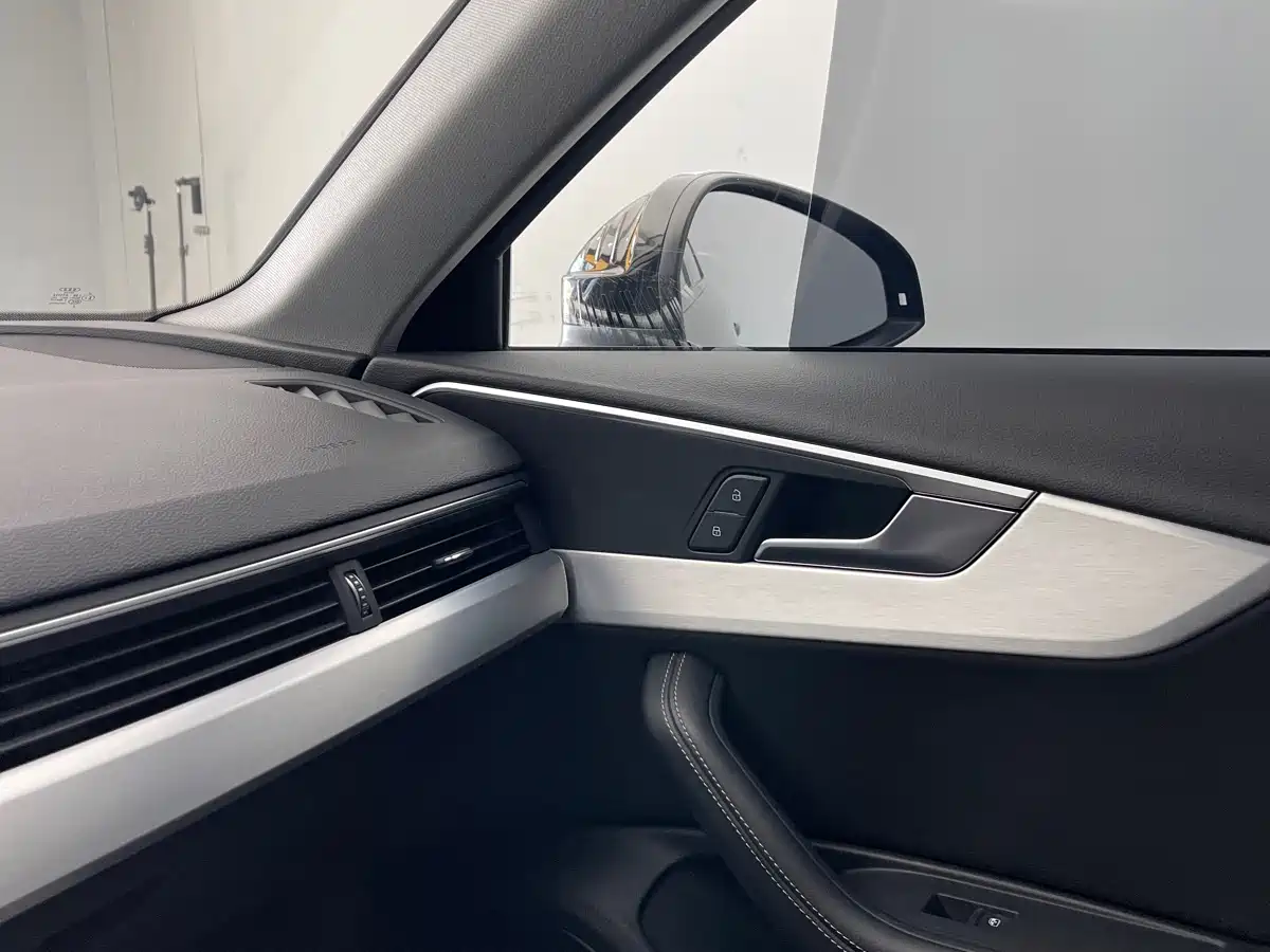 Audi A4L 2022 40 TFSI Luxury Dynamic фото 31