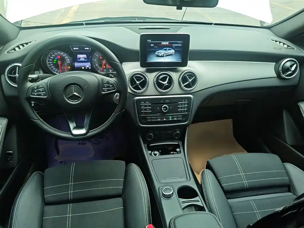 Mercedes-Benz CLA (Import) 2016 CLA 200 Sport фото 10