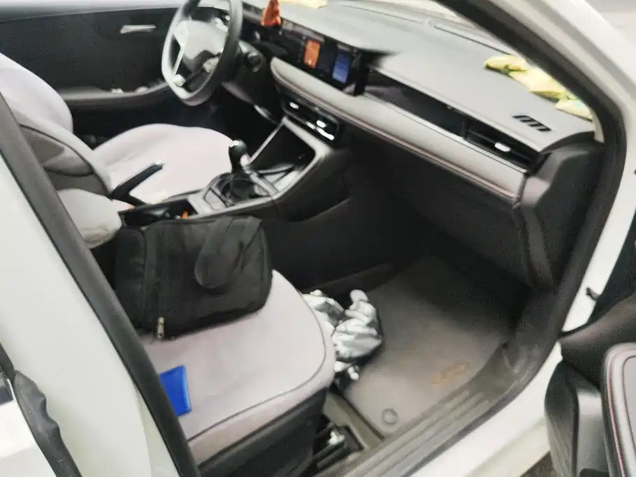 Roewe i5 2025 2026 1.5L Manual STD