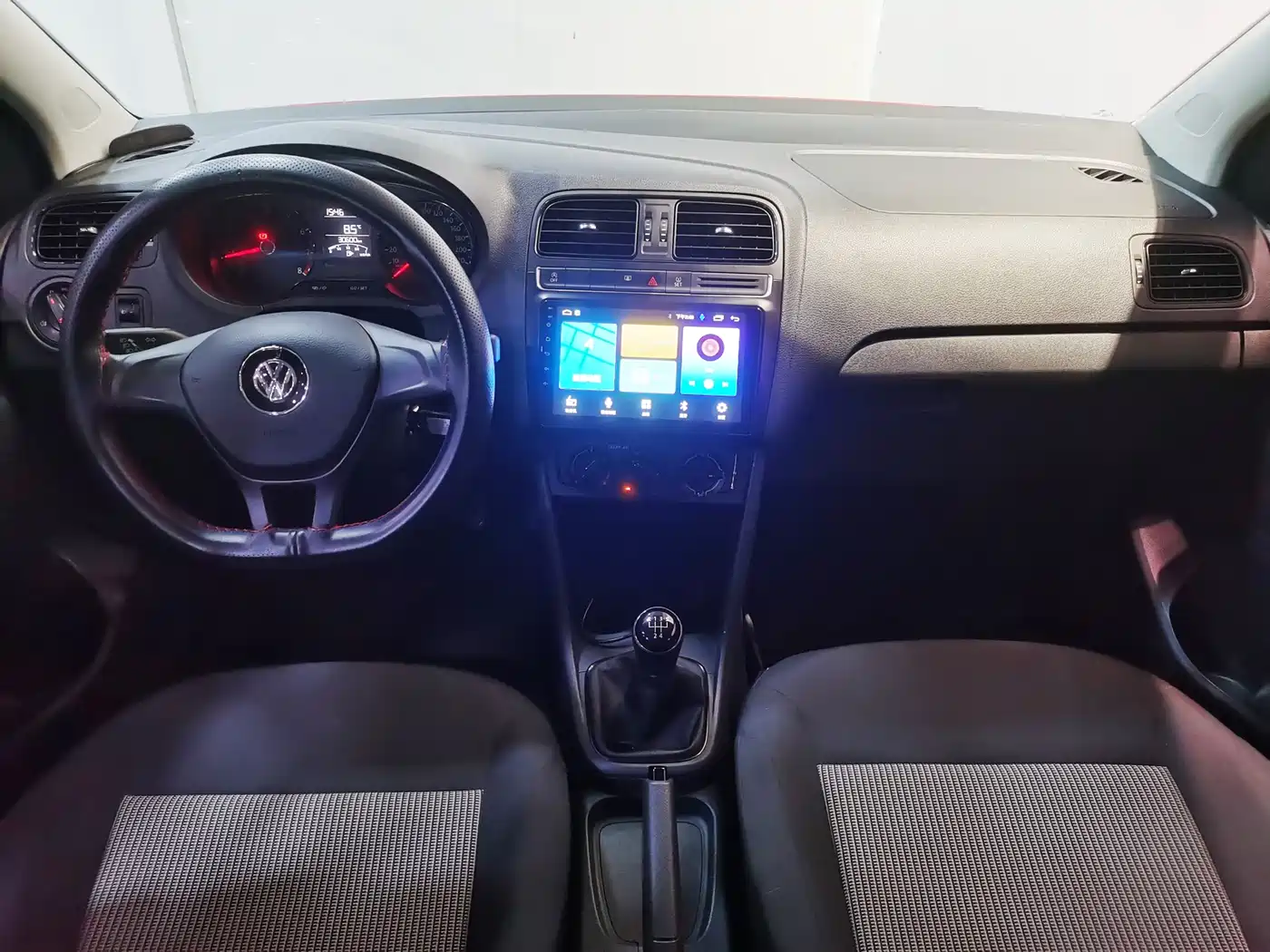 Volkswagen Polo 2018 1.5L Manual Safe Drive фото 18