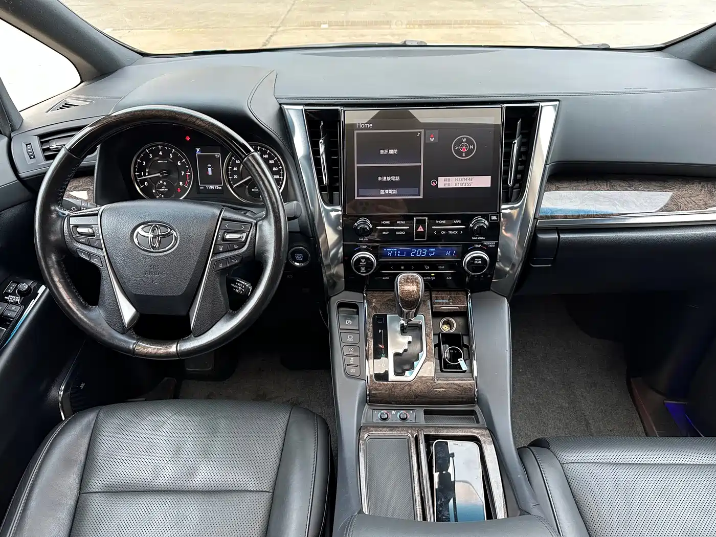 Toyota Alphard фото 5
