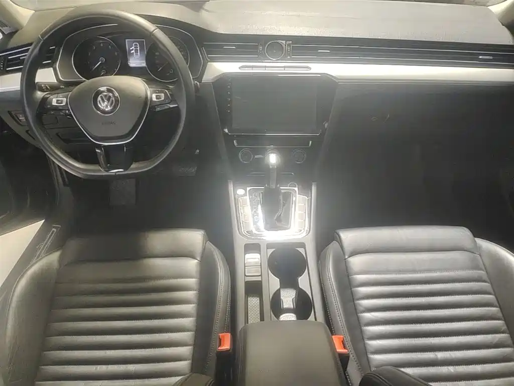 Volkswagen Magotan 2017 330TSI DSG Leading фото 10