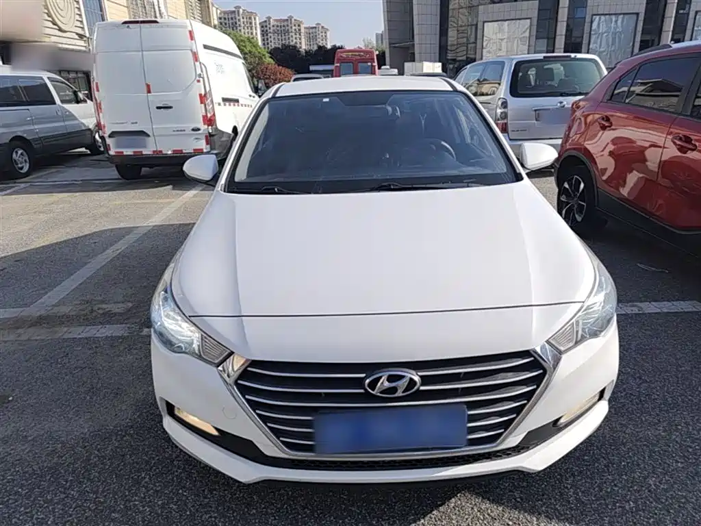 Hyundai Verna 2016 1.4L Manual Cool Edition GLS фото 3