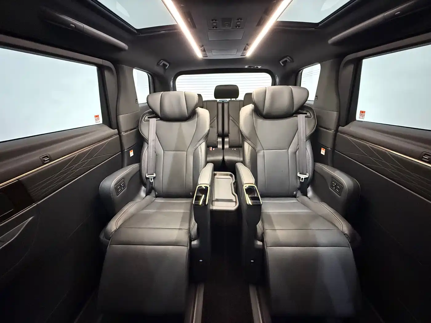 Toyota Alphard 2025 Hybrid 2.5L Ultimate Gold Edition фото 10