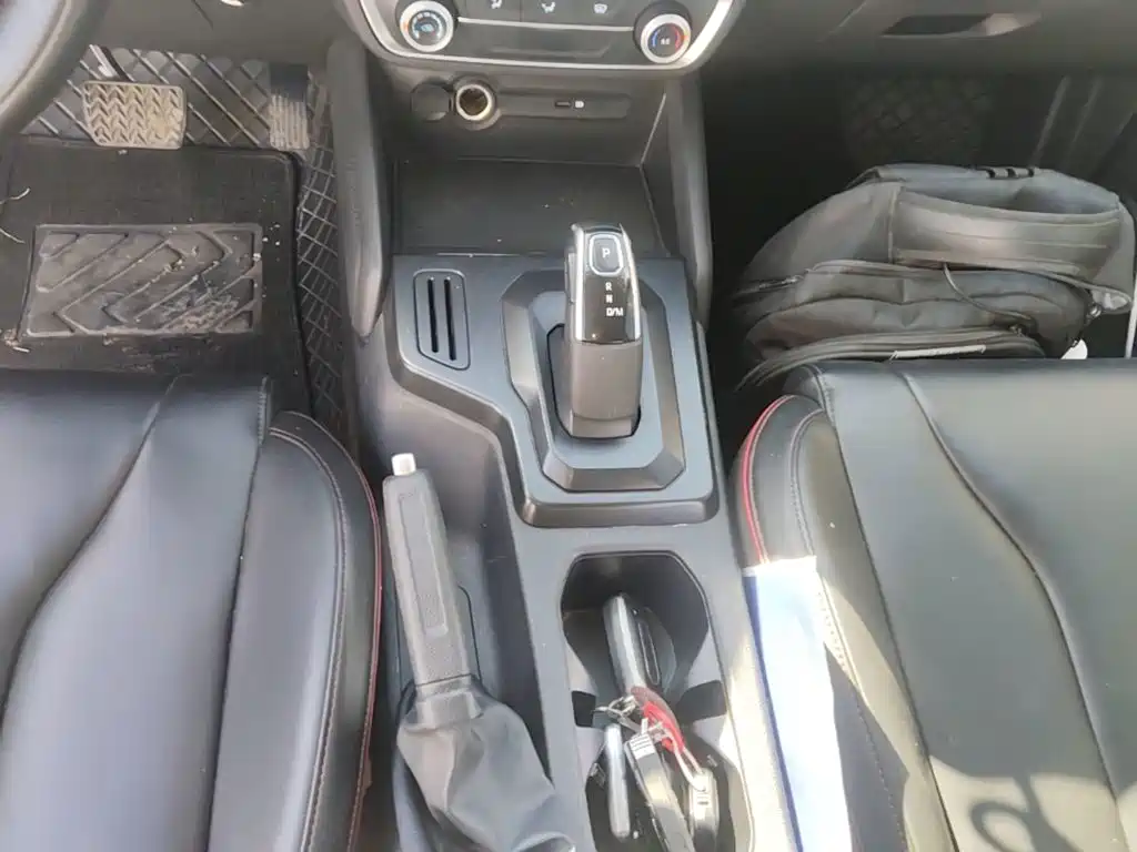 Jiangling Yuhu 7 2022 2022 2.0T Automatic Diesel 4WD Comfort Standard Wheelbase