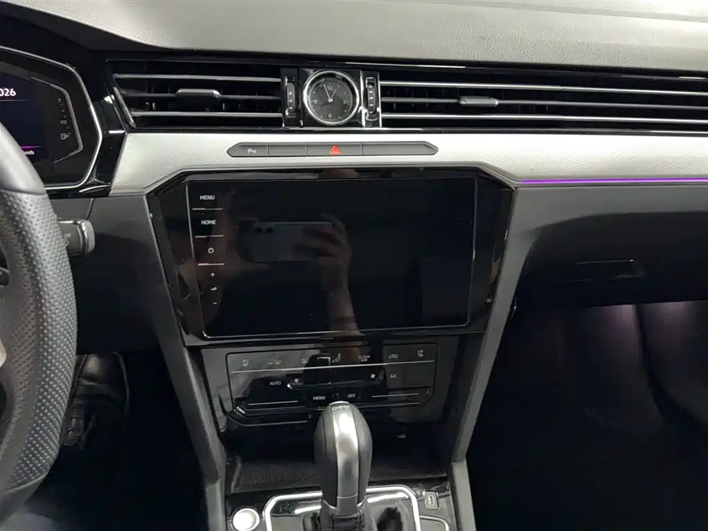Volkswagen Magotan 2023 Model 2 Million Commemorative Edition 330TSI DSG Luxury фото 9