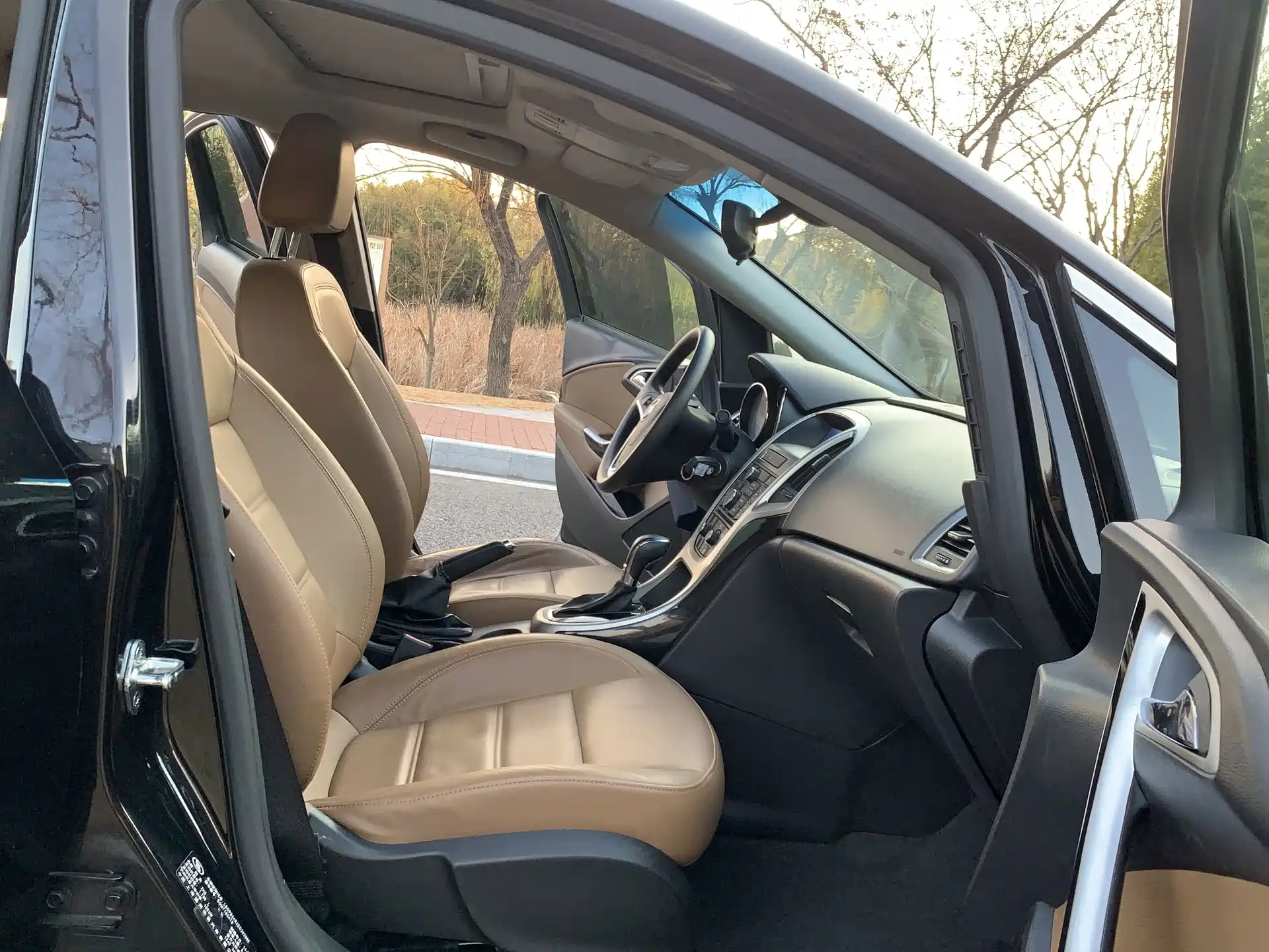 Photo 12 - Buick Excelle
